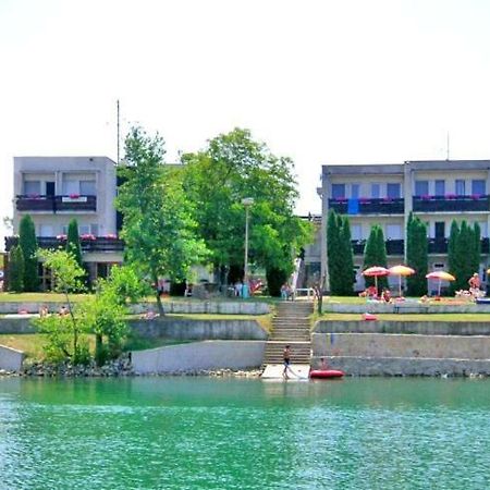 Hotel Fortuna Senec Buitenkant foto