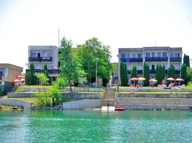 Hotel Fortuna Senec Buitenkant foto