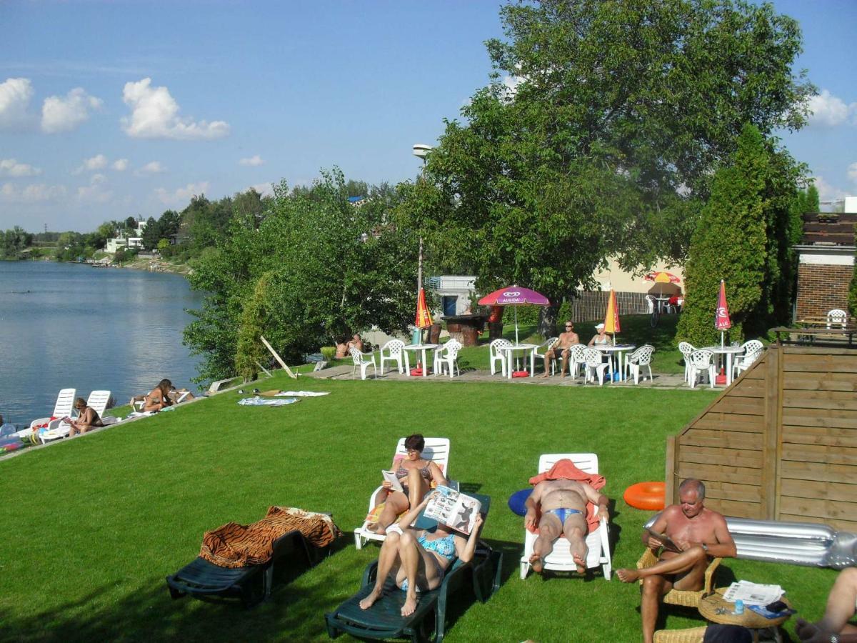 Hotel Fortuna Senec Buitenkant foto