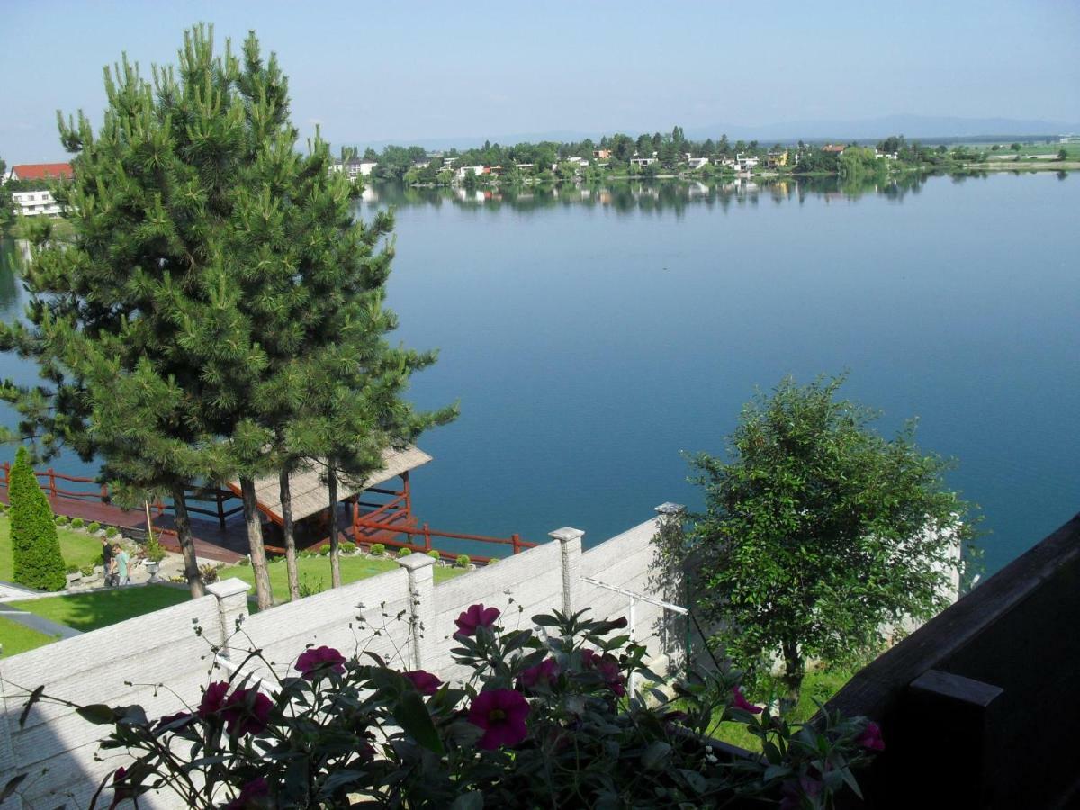 Hotel Fortuna Senec Buitenkant foto