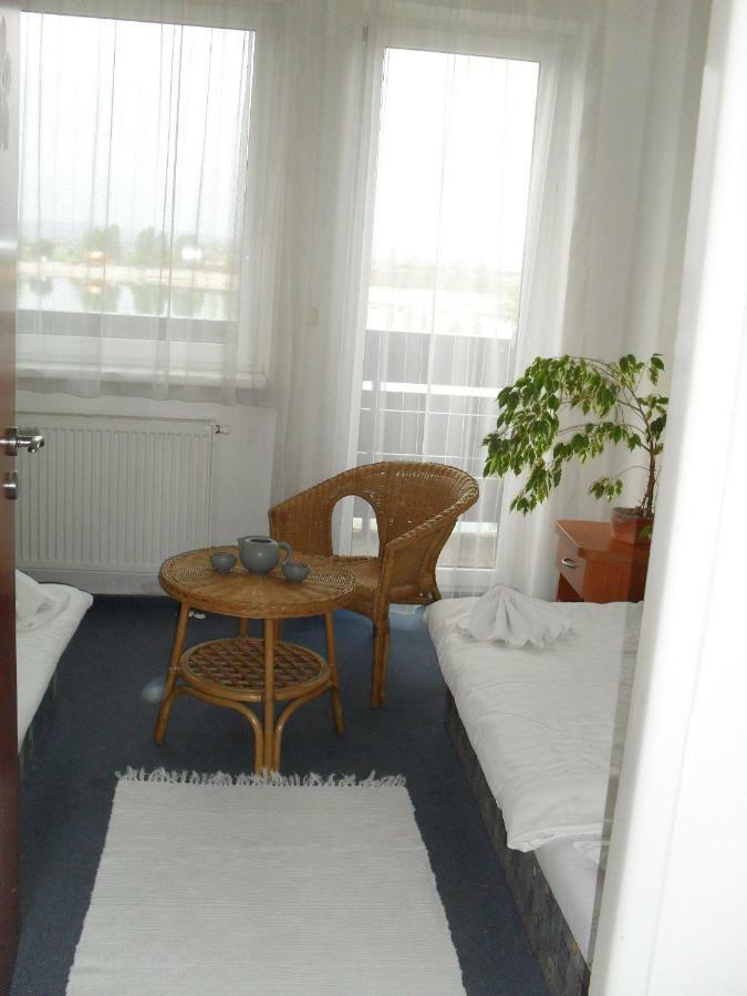 Hotel Fortuna Senec Kamer foto